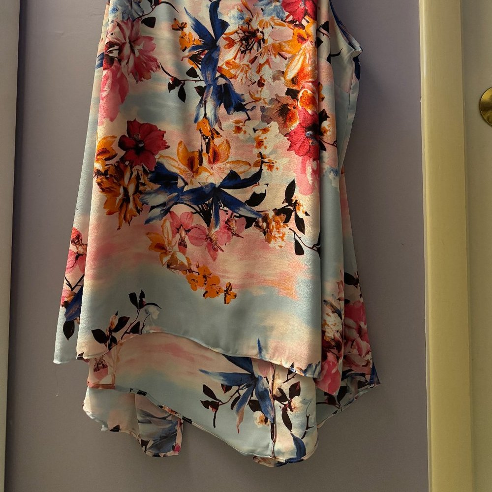 Floral top - Picture 2 of 5